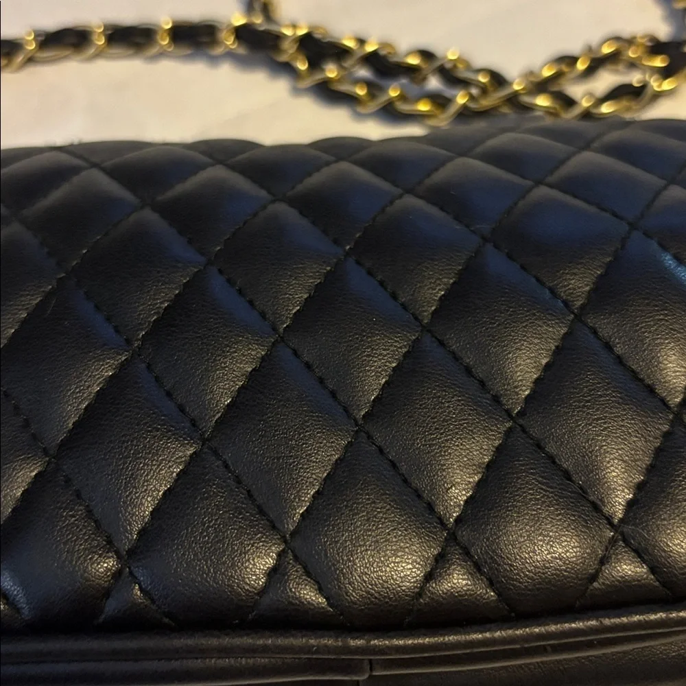EMPIRE-ORR.INC BRAND BLACK QUILTED FAUX LEATHER CROSSBODY GOLD AND BLACK STRAP